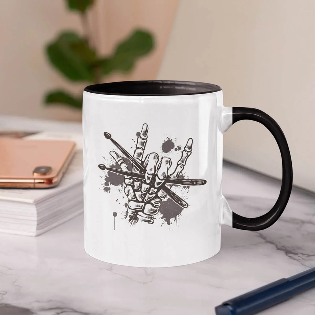 Caneca Caveira Rock Baquetas Branca com Alça Preta
