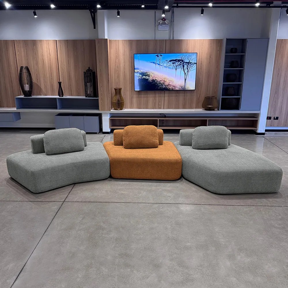 Sofá Ilha Sala de Estar 2 Módulos e Chaise Dakota Encosto Almofadas Soltas Bouclê Rústico Cinza/Terracota G33 - Gran Belo
