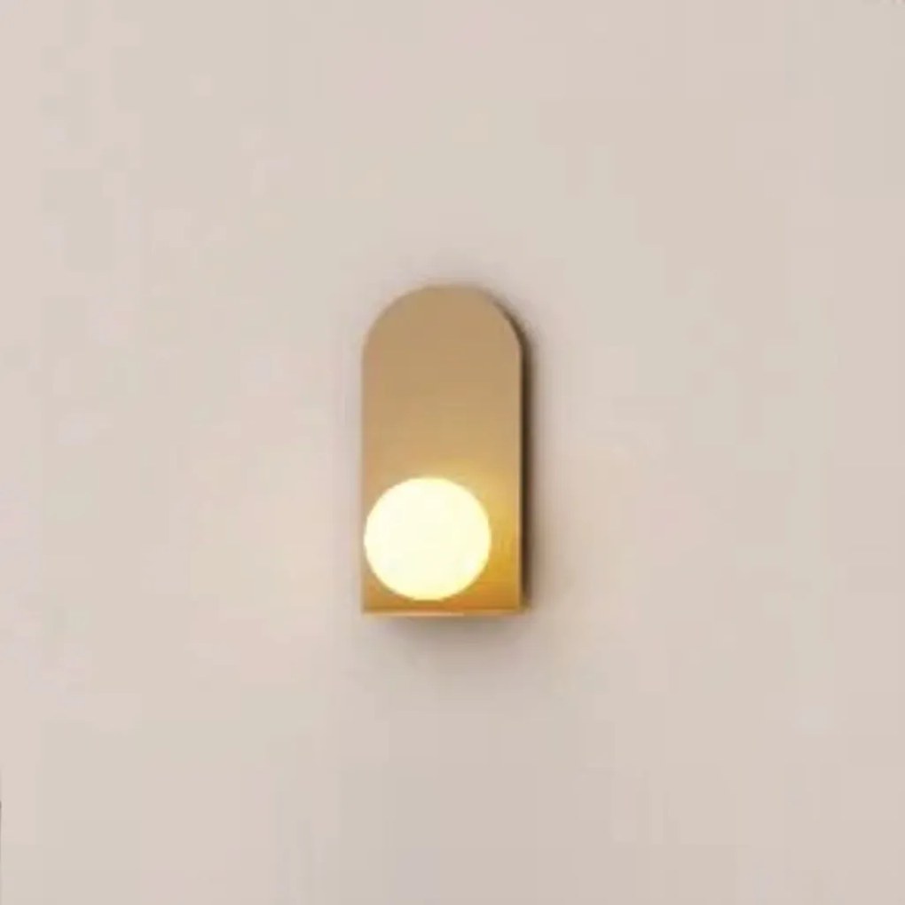 Arandela Aliança 16X33X17,5Cm 01Xg9 Globo 10Cm - Usina 90051/1 (DR-M - Dourado Metálico, Branco (Fosco))