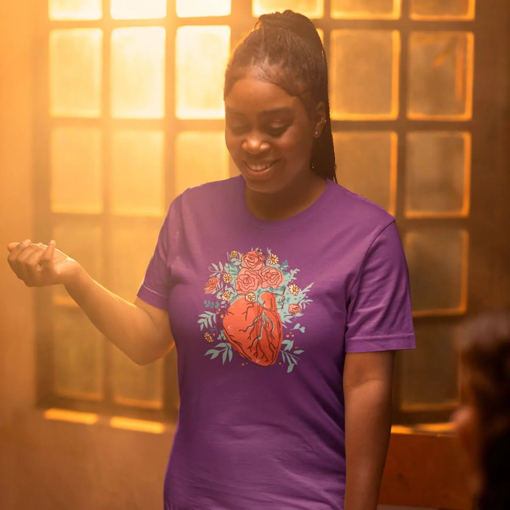 Camiseta Unissex Coração Florido de Amor - Roxo - GG