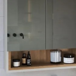 Gabinete Banheiro 80cm 3 Portas e Espelheira Taos Mel/Arenas F10 - Mpo