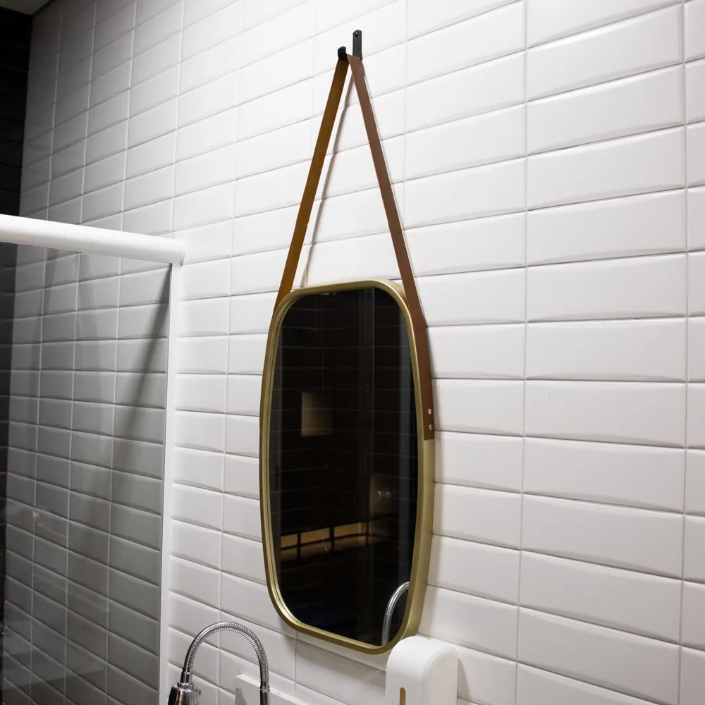 Espelho Decorativo Retangular com Moldura de Plastíco Dourado Alça Caramelo 65x43,5 cm - D'Rossi