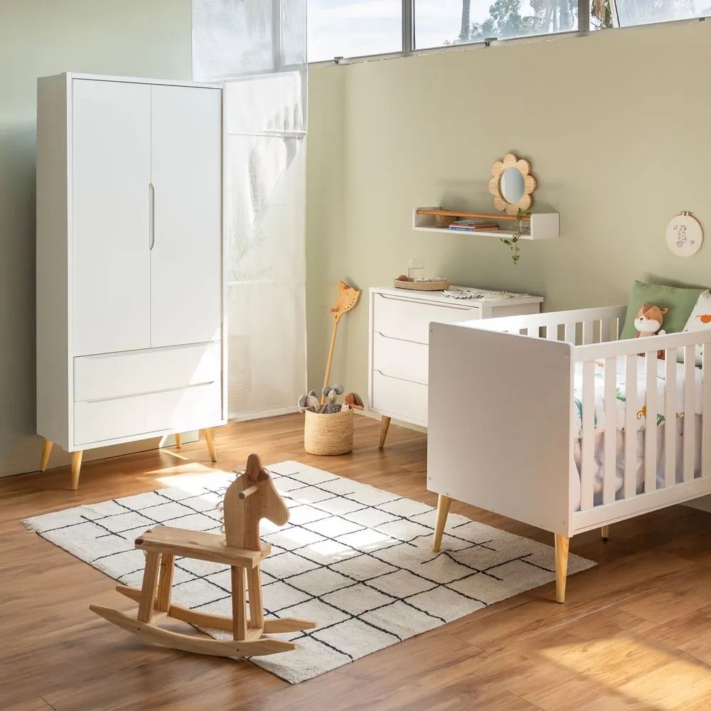 Kit Quarto Theo com Pés Retrô Natural - Berço+ Cômoda 3 Gavetas + Guarda-Roupa 2 Portas - Branco