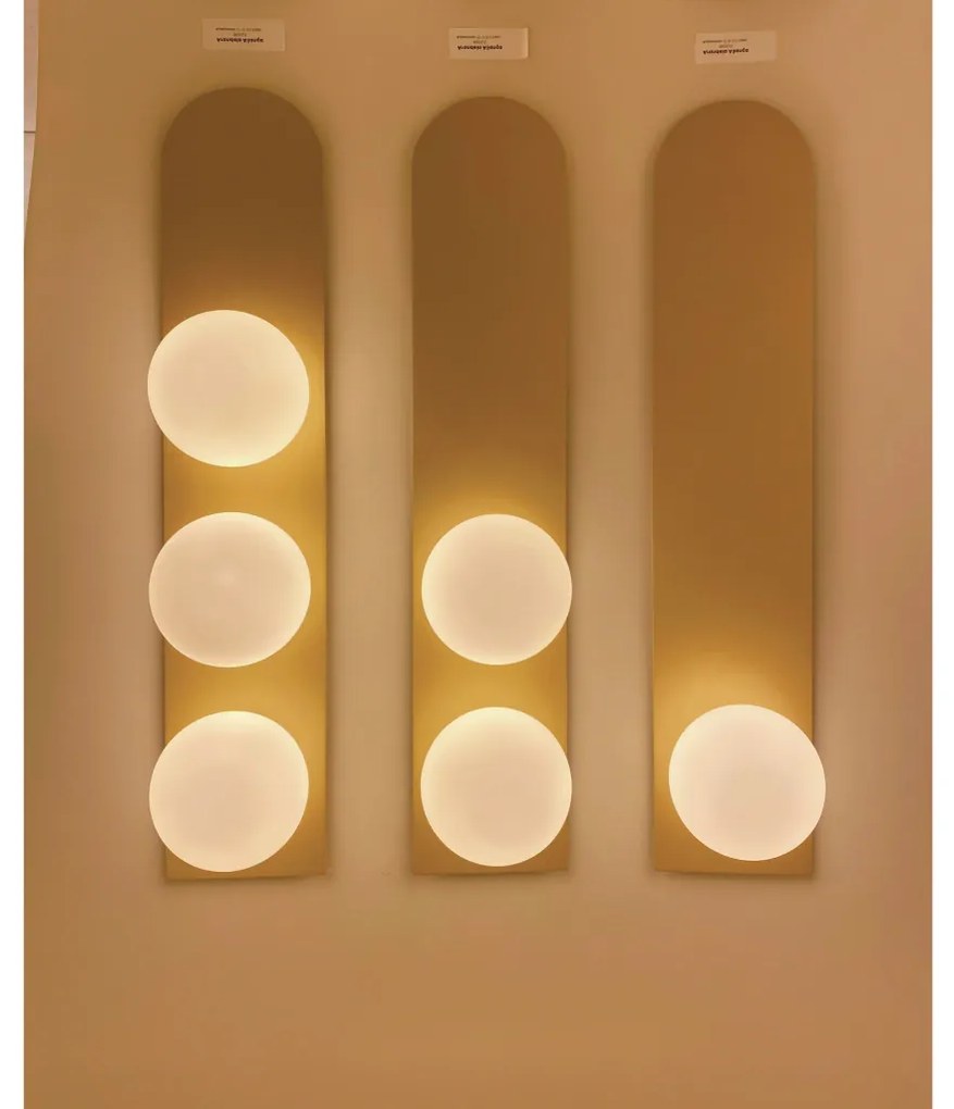 Arandela Aliança 13X65X13Cm 01Xg9 Globo 10Cm - Usina 90035/1 (PT / CB-P - Preto Texturizado / Cobre Brilho Polido, Branco (Fosco))