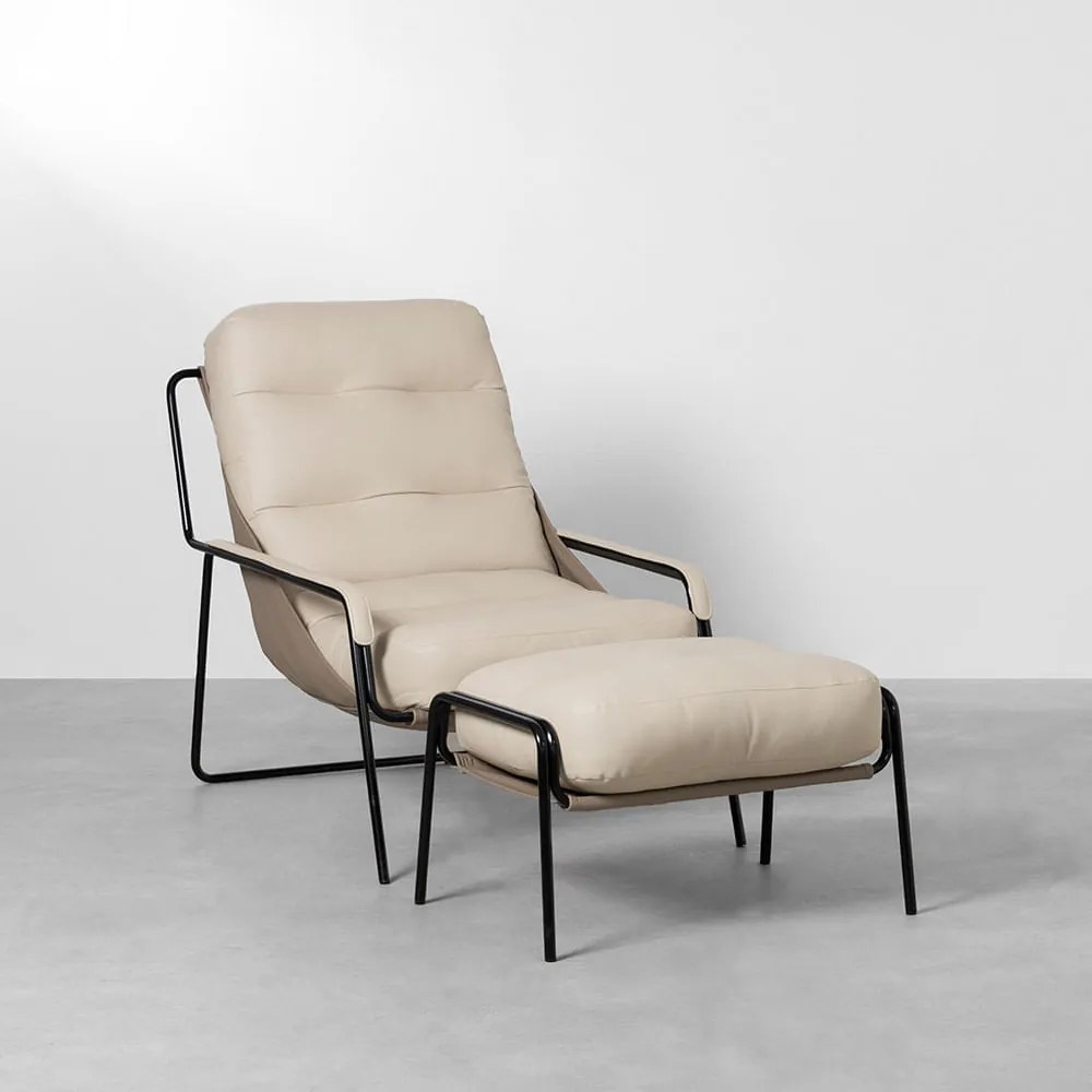 Poltrona Maggiolina com Puff  - Couro Avelã e Pérola Fosco