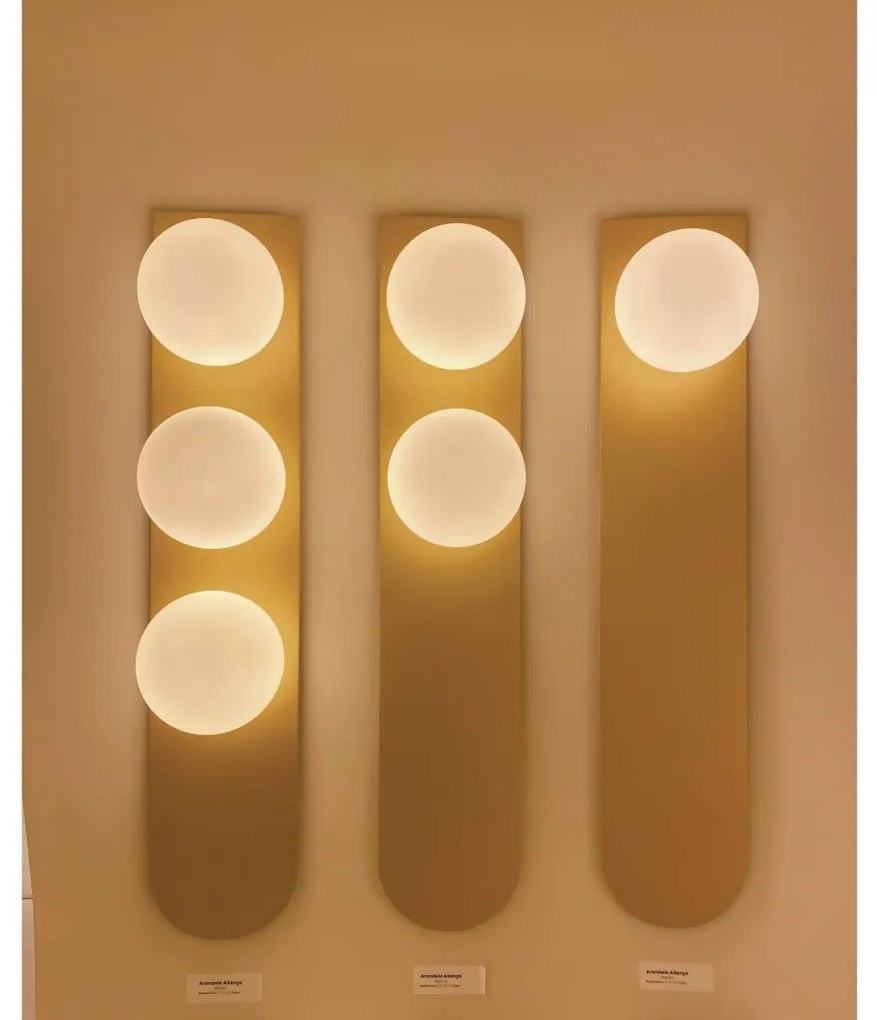 Arandela Aliança 13X65X13Cm 01Xg9 Globo 10Cm - Usina 90035/1 (PT / CB-P - Preto Texturizado / Cobre Brilho Polido, Branco (Fosco))