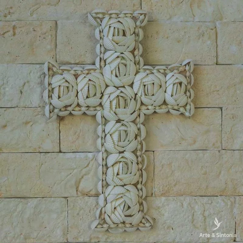 Cruz Decorativa Boho Conchas