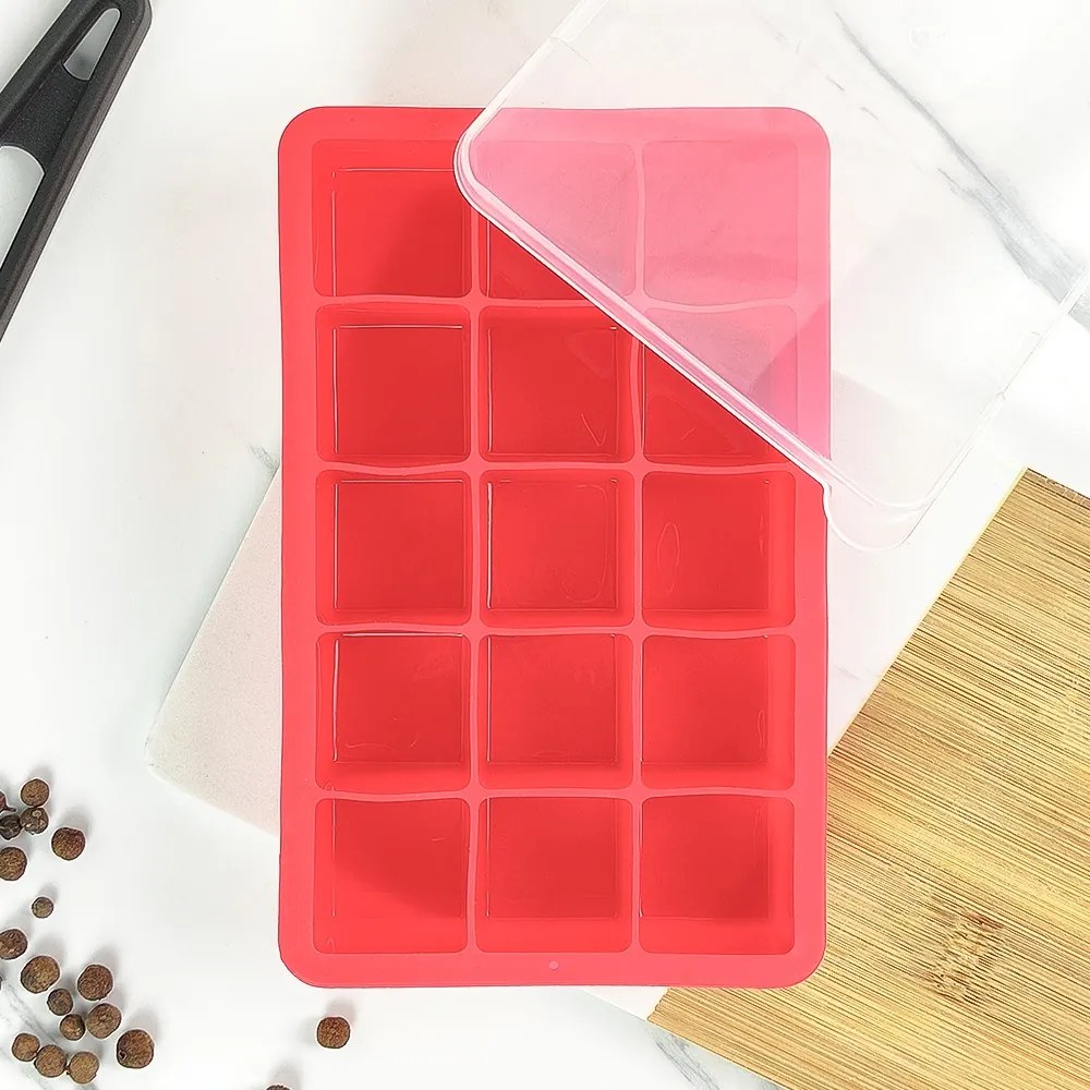 Forma de Gelo com Tampa 24 Cubos