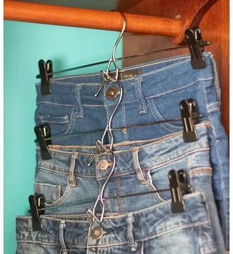 Conjunto com 3 Cabides de Metal com Gancho Frontal