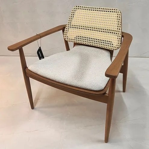 Poltrona Vitta Base Amêndoa Boublé Off-White Palha Natural - 78969 Sun house