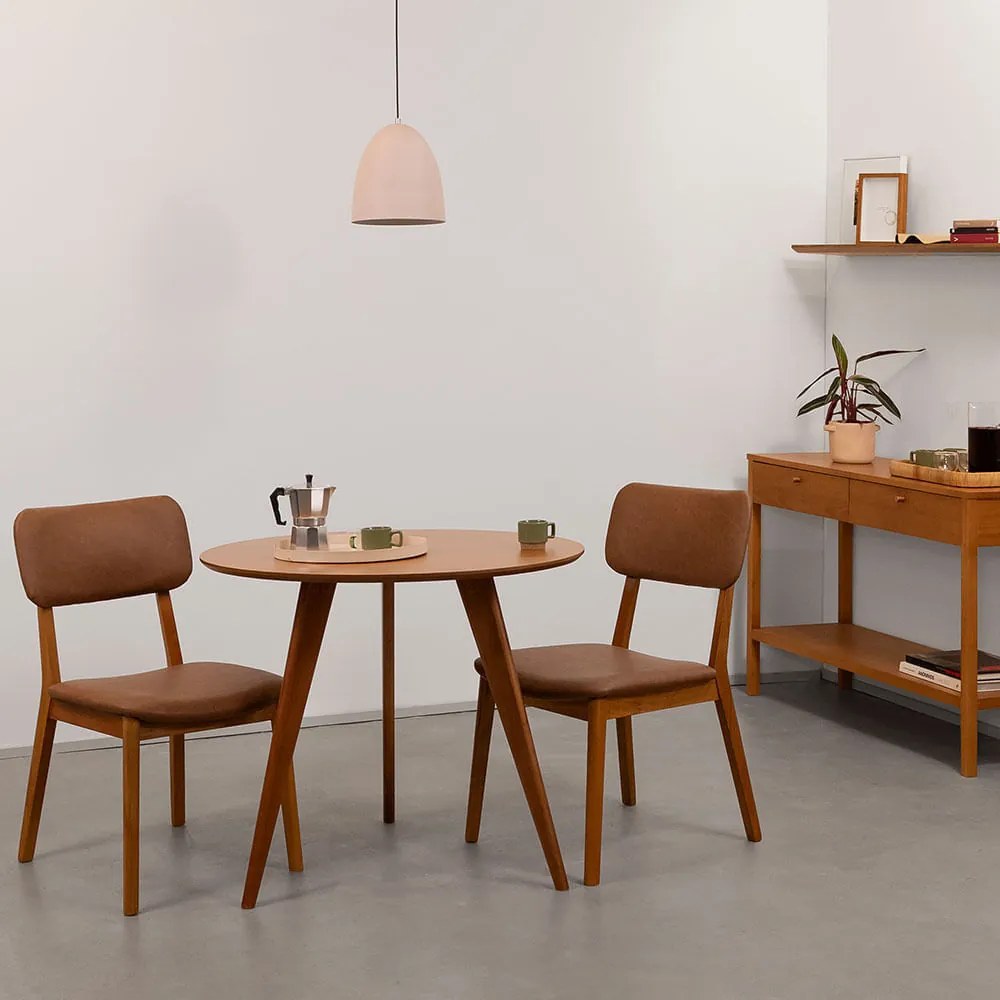 Conjunto Mesa de Jantar Square Tripé Redonda 88cm Louro Freijó + 2 Cadeiras Lalá Estofada PU Cognac
