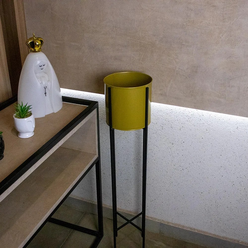 Vaso Decorativo Dourado Com Suporte Metálico Preto 91 cm - D'Rossi