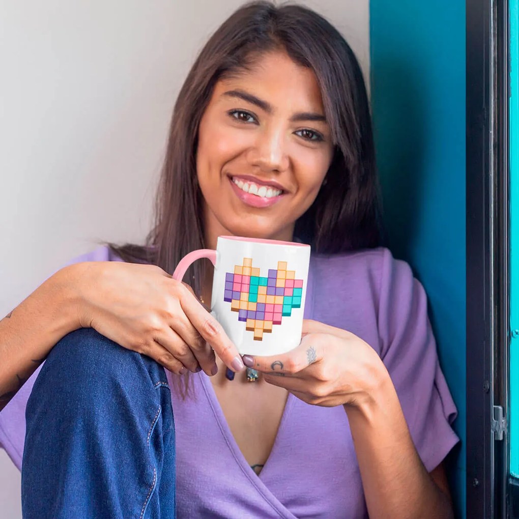 Caneca Coração Pixel Branca com Alça e interior Rosa