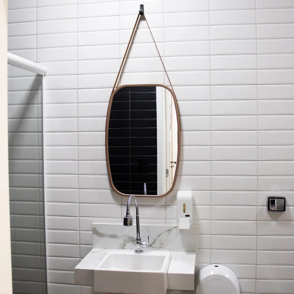Espelho Decorativo Retangular com Moldura de Plastíco Rosê Alça Caramelo 65x43,5 cm - D'Rossi