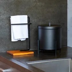 Lixeira e Porta Toalha Glam com Base de Madeira D09 Preto - Mpozenato