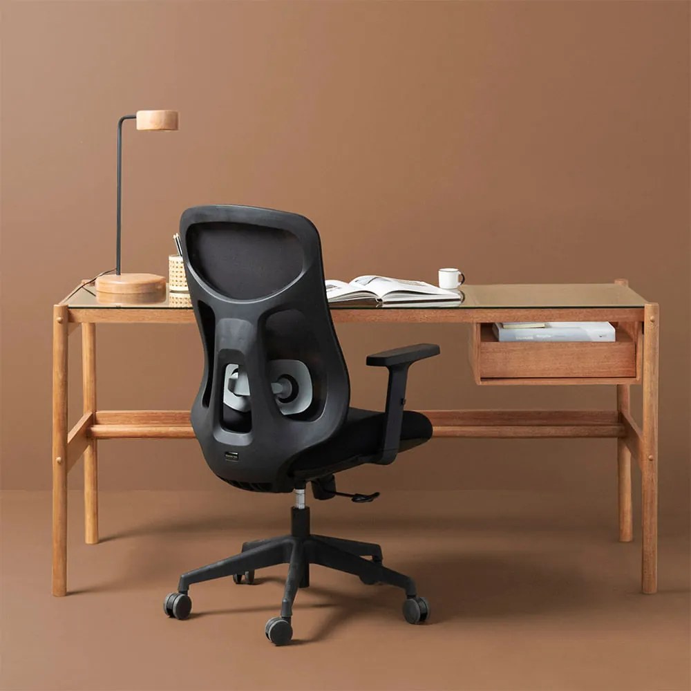 Conjunto Office - Escrivaninha Arp Nozes com Tampo Vidro Incolor 1,60m + Cadeira de Escritório Kira Baixa Preto