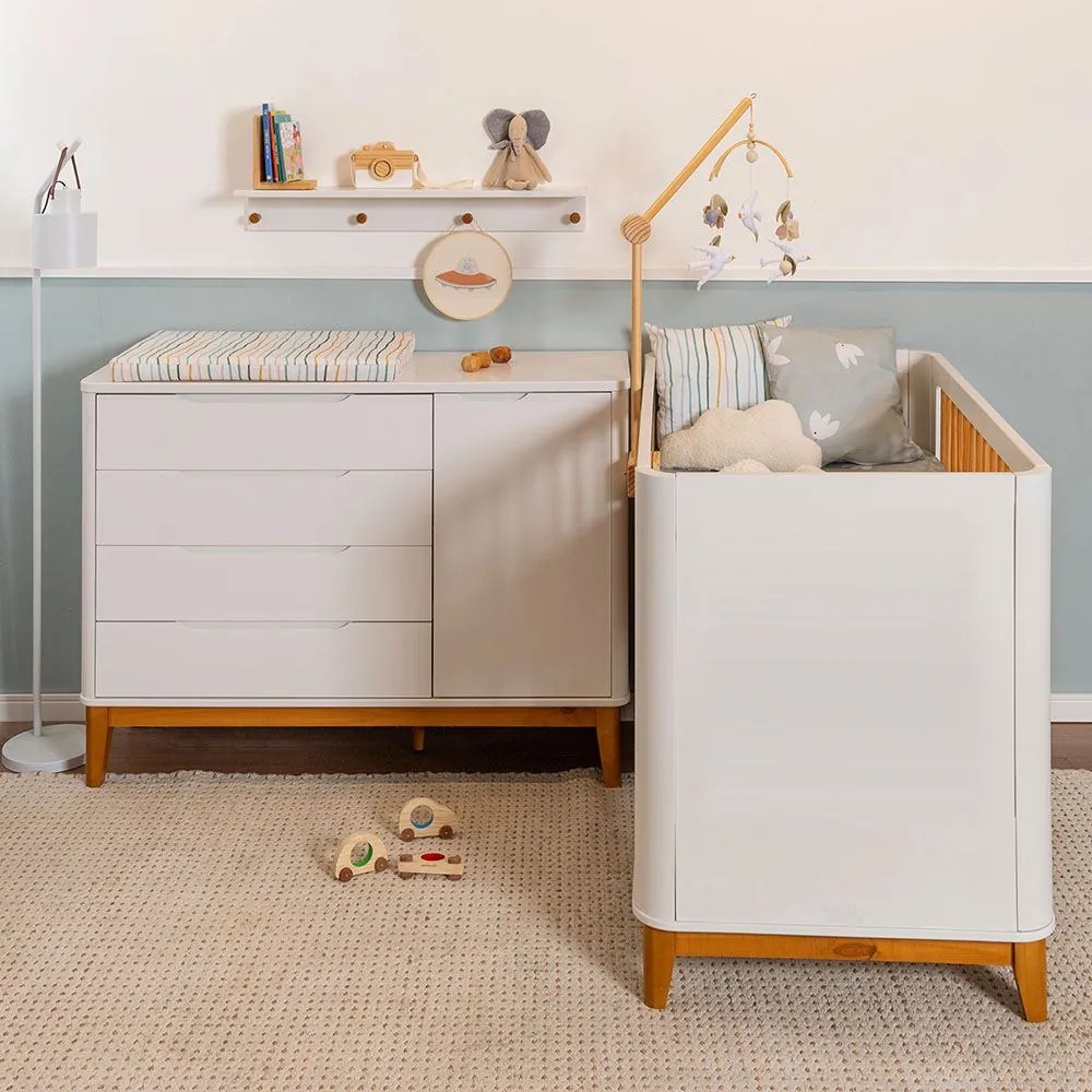Kit Quarto Infantil Boom com Pés Square Mel - Berço + Cômoda 4 Gavetas e 1 Porta - Branco Fosco