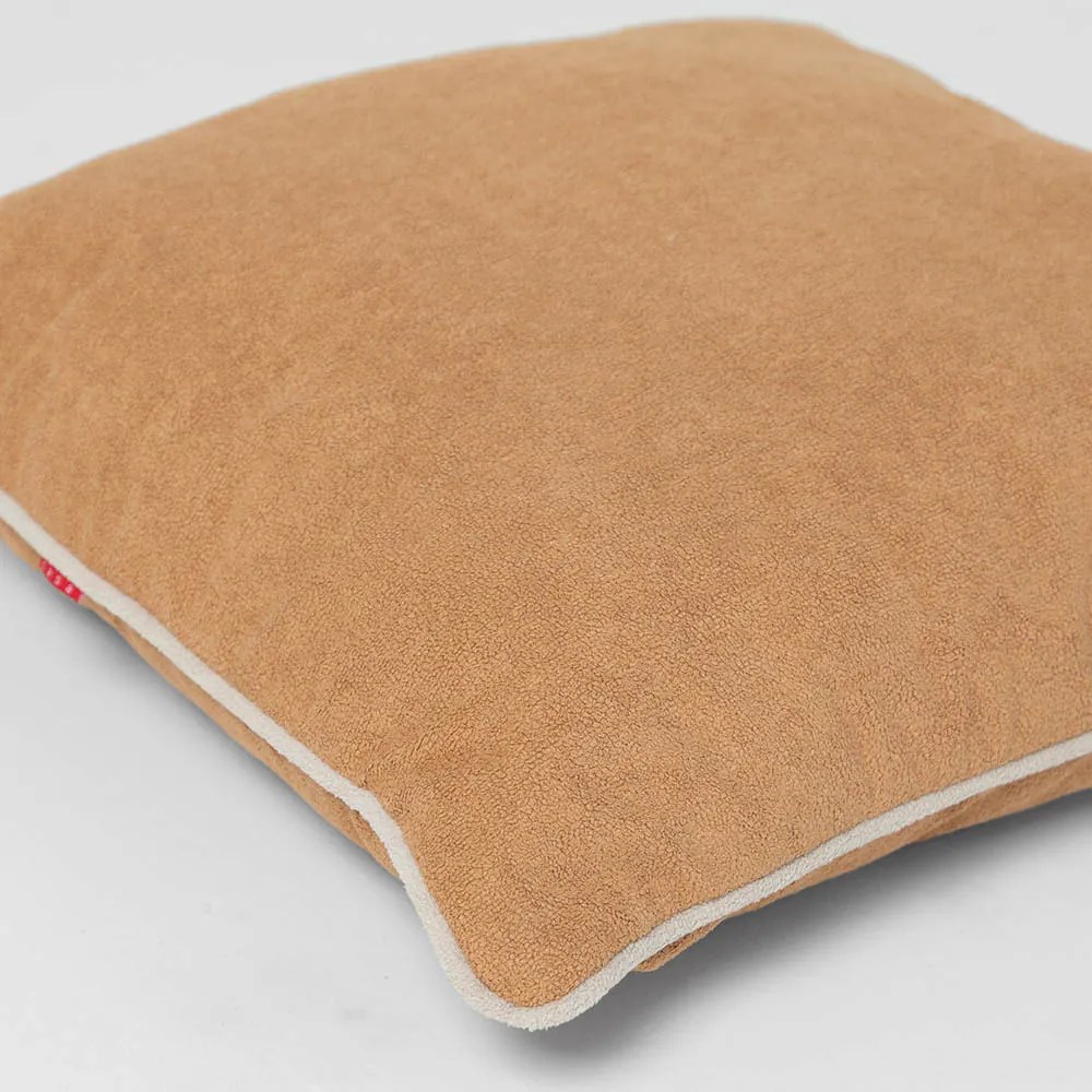 Almofada Caramelo Com Debrun Areia - 50x50 cm