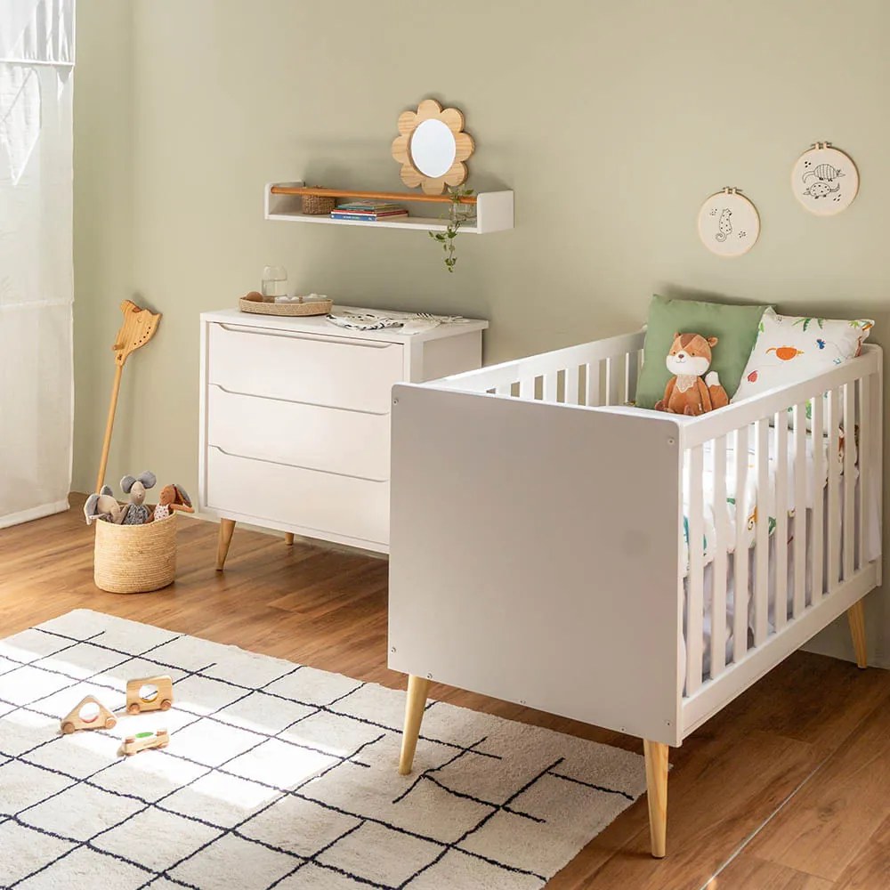 Kit Quarto Theo com Pés Retrô Natural - Berço + Cômoda 3 Gavetas - Branco Fosco