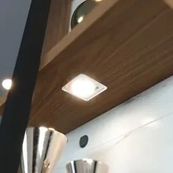 Painel para TV 58 Pol com Bancada Goiás C05 Calacatta/Freijó/Branco Ne