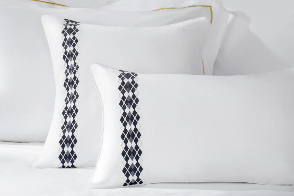 Almofada c/ Enchimento Trussardi Cetim 300 Fios Gioia  30 x 50 cm