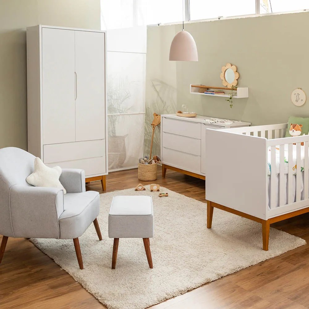 Kit Quarto Theo com Pés Square Mel - Berço + Cômoda 3 Gavetas e 1 Porta + Guarda-Roupa 2 Portas + Poltrona de Amamentação Capri com Puff - Branco