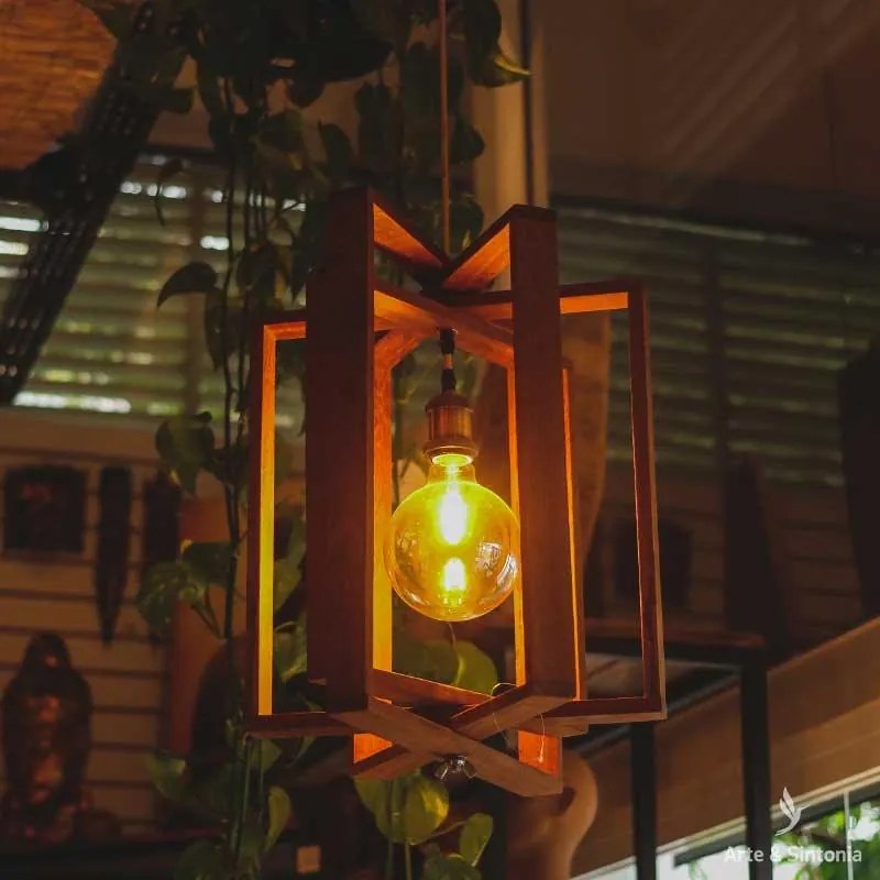 Luminária Rústica Em Madeira