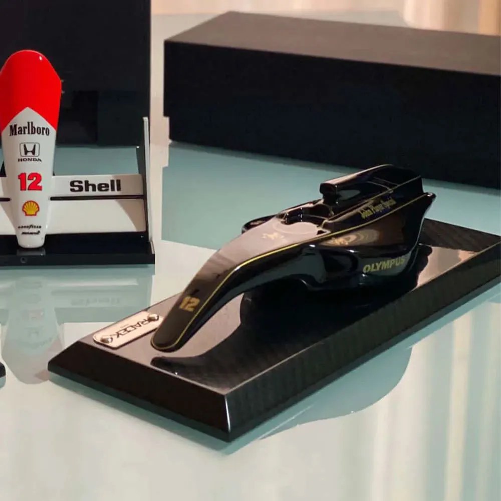 Miniatura Decorativa Mesa/Parede Carenagem Carro F1 98T Snn G53 - Gran Belo