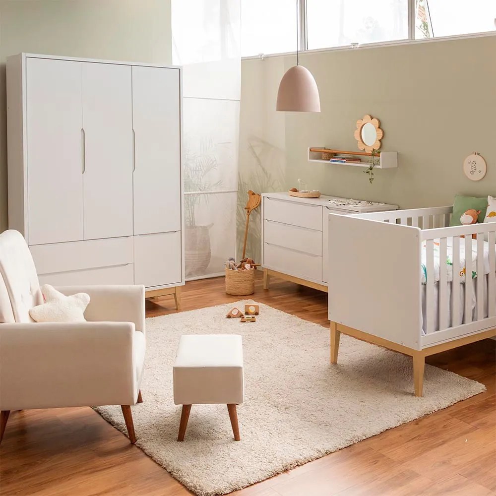 Kit Quarto Theo com Pés Square Natural - Berço Mini Cama + Cômoda 3 Gavetas e 1 Porta + Guarda-Roupa + Poltrona de Amamentação Lola com Puff - Branco