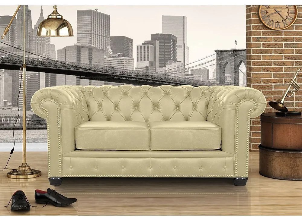 Sofá Chesterfield 2 Lugares com Pés Madeira Couro Bege G40 - Gran Belo
