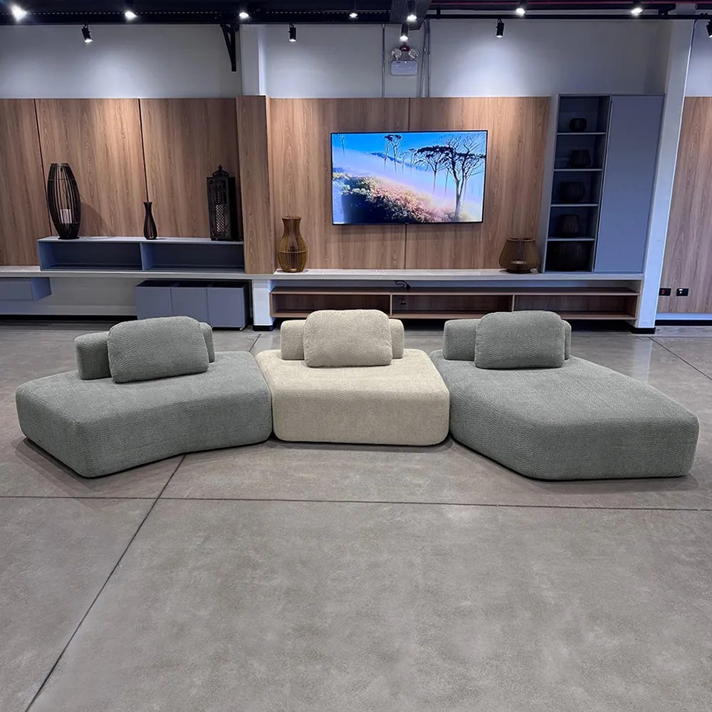 Sofá Ilha Sala de Estar 2 Módulos e Chaise Dakota Encosto Almofadas Soltas Bouclê Rústico Cinza/Greige G33 - Gran Belo