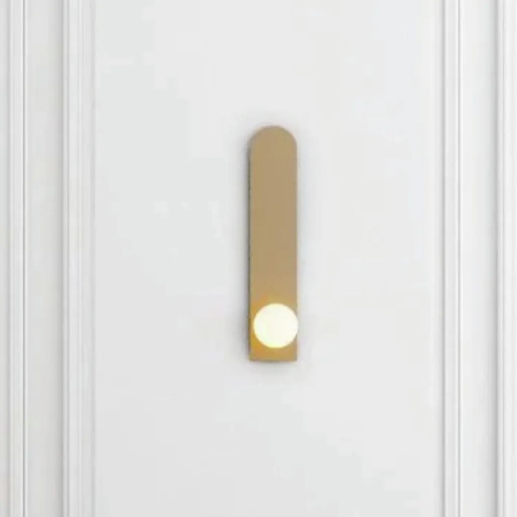 Arandela Aliança 13X65X13Cm 01Xg9 Globo 10Cm - Usina 90035/1 (PT / CB-P - Preto Texturizado / Cobre Brilho Polido, Branco (Fosco))