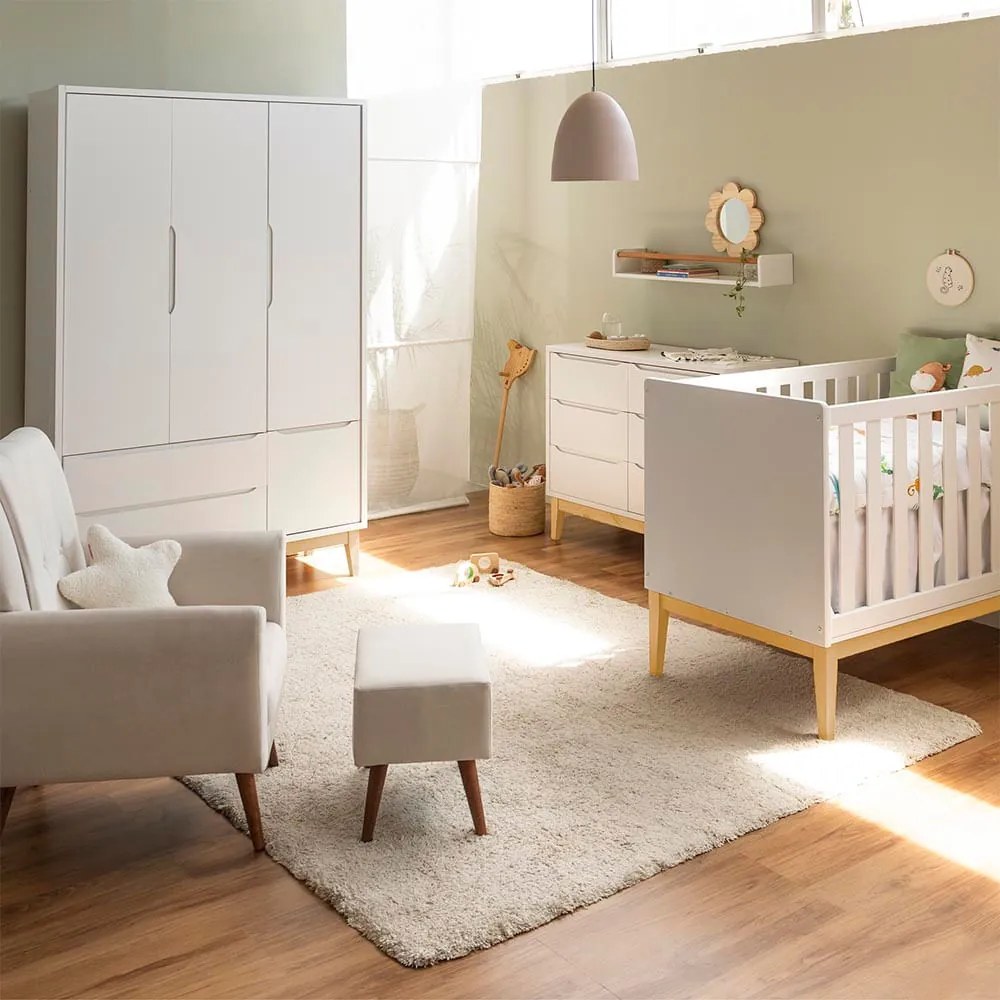 Kit Quarto Infantil Theo com Pés Square Natural - Berço + Cômoda 6 Gavetas + Guarda-Roupa 3 Portas + Poltrona de Amamentação Lola com Puff