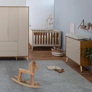 Kit Quarto Infantil com Pés Retrô Natural - Cômoda Elfe 4 Gavetas + Guarda-Roupa Elfe + Berço Mini Cama Noah - Areia Fosco e Savana