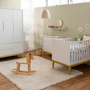 Kit Quarto Theo com Pés Square Natural - Berço + Cômoda 3 Gavetas + Guarda-Roupa 3 Portas - Branco