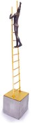 Escultura Decorativa Homem Escada Em Poliresina Preto/dourado 46,5 cm F04 - D'Rossi