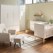 Kit Quarto Theo com Pés Retrô Natural - Berço + Cômoda 6 Gavetas + Guarda-Roupa 3 Portas + Poltrona de Amamentação Lola com Puff - Branco