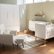 Kit Quarto Theo com Pés Retrô Mel - Berço + Cômoda 3 Gavetas e 1 Porta + Guarda-Roupa 3 Portas + Poltrona de Amamentação Lola com Puff - Branco