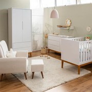 Kit Quarto Theo com Pés Square Mel - Berço + Cômoda 3 Gavetas e 1 Porta + Guarda-Roupa 2 Portas + Poltrona de Amamentação Lola com Puff - Branco