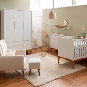 Kit Quarto Infantil Theo com Pés Square Mel - Berço + Cômoda 3 Gavetas + Guarda-Roupa 3 Portas + Poltrona com Puff Lola - Branco Fosco