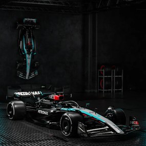 Modelo 1.2 Carro de Corrida MCD W15 2024 Hamilton Artesanal Fibra de Vidro e Polietileno Decorativo F1 Preto/Prata G53 - Gran Belo