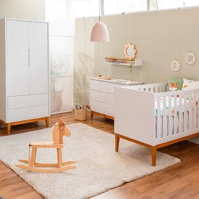 Kit Quarto Infantil Theo com Pés Square Mel - Berço + Cômoda 6 Gavetas + Guarda-Roupa 2 Portas - Branco Fosco