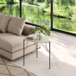 Mesa Lateral Alta Para Sala Pés Metálicos Blen Luna/Preto I06 - Mpozen