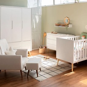 Kit Quarto Theo com Pés Retrô Natural - Berço + Cômoda 3 Gavetas e 1 Porta + Guarda-Roupa 3 Portas + Poltrona de Amamentação Lola com Puff - Branco