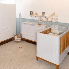 Kit Quarto Infantil Boom com Pés Square Mel - Berço + Guarda-Roupa 3 Portas + Cômoda 4 Gavetas e 1 Porta - Branco Fosco