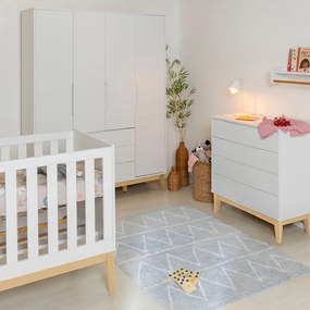 Kit Quarto Infantil Elfe Branco  - Cômoda 4 Gavetas + Guarda-Roupa + Berço Noah com Pés Square Madeira Natural - Kit Quarto Infantil Elfe Branco Fosco - Cômoda 4 Gavetas + Guarda-Roupa + Berço Noah com Pés Square Madeira Natural