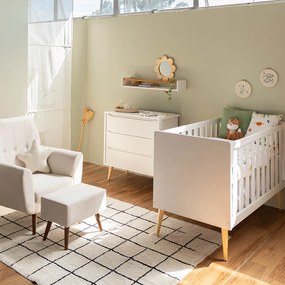 Kit Quarto Theo com Pés Retrô Natural - Berço + Cômoda 3 Gavetas + Poltrona de Amamentação Lola com Puff