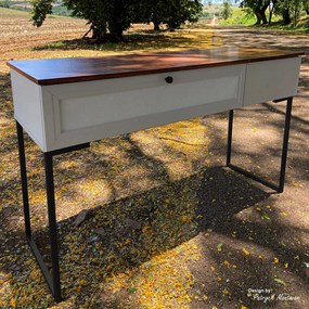 Penteadeira Escrivaninha Iron 136cm com Pés de Metal Imbuia/Bege/Preto - Vizzato - Bege