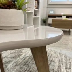 Mesa de Centro Orgânica 90cm Para Sala Cassia Off White A09 - Mpozenat