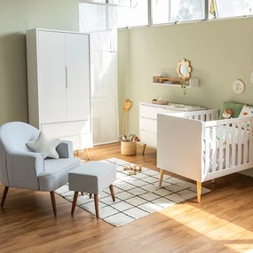 Kit Quarto Infantil Theo com Pés Retrô Natural - Berço + Cômoda 6 Gavetas + Guarda-Roupa 2 Portas + Poltrona e Puff Capri - Branco Fosco